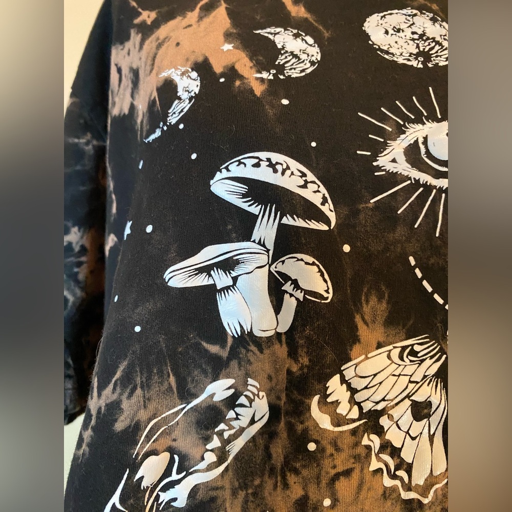 🍄 🌙Black and Tan tie dye Graphic T-Shirt 🍄mushroom moon moth crystal Dino